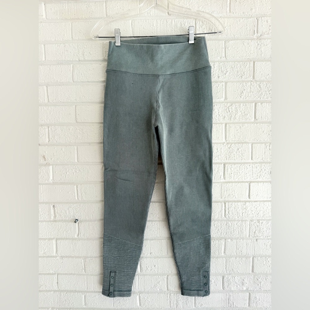 Ribbed High-Waist Leggings in Light Green